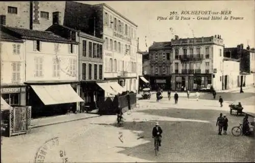 Ak Rochefort sur Mer Charente Maritime, Place de la Poste, Grand Hotel de France