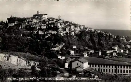 Ak Cagnes sur Mer Alpes Maritimes, Vue generale du Vieux Cagnes, Chateau