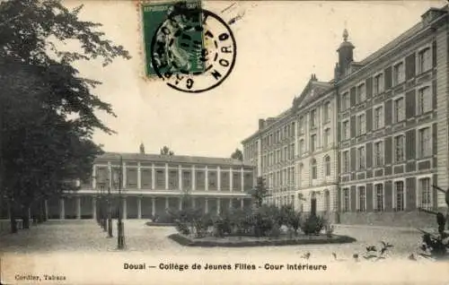 Ak Douai Nord, Girls’ College, Innenhof