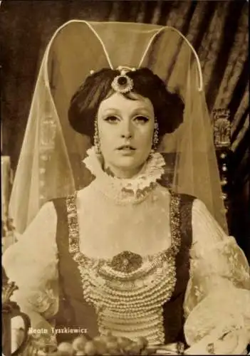 Ak Schauspielerin Beata Tyszkiewicz, Portrait, Kleid, Film Maria und Napoleon, Film Die Puppe