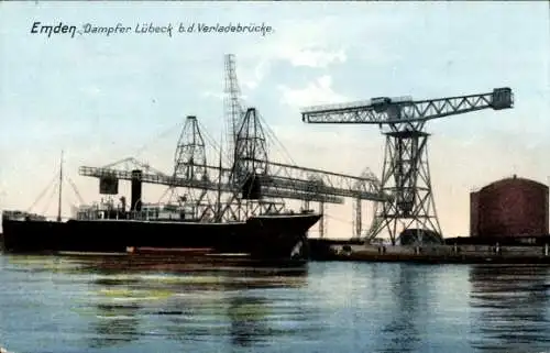 Ak Emden, Dampfer Lübeck, Verladebrücke