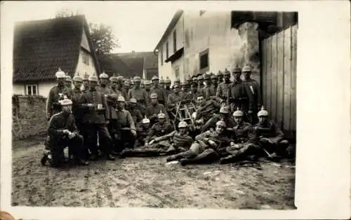 Foto Ak Deutsche Soldaten in Uniformen, Inf. Rgt. 2, 5, 9, Gruppenaufnahme