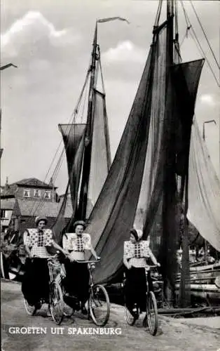 Ak Spakenburg Utrecht Niederlande, Frauen in Tracht, Boote