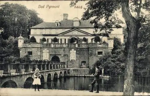 Ak Bad Pyrmont, Schloss, Kinder, Brücke, Balkon