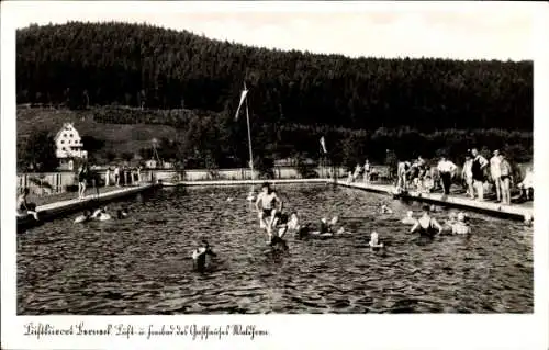 Ak Berneck Altensteig im Schwarzwald, Freibad, Badegäste