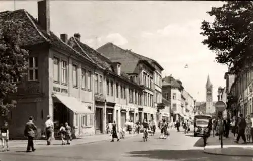 Ak Potsdam, Klement-Gottwald-Straße, Geschäfte, Passanten