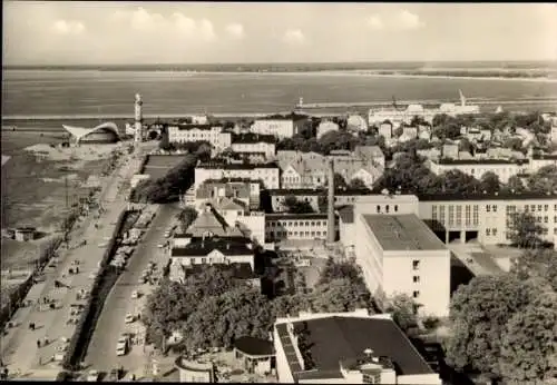 Ak Ostseebad Warnemünde Rostock, Blick vom 19. Stock des Hotels Neptun, Promenade, Leuchtturm