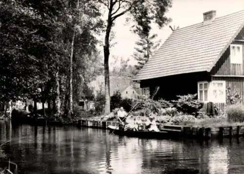 Ak Lübben im Spreewald, Kahn, Trachten, Spreewaldhaus