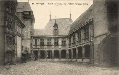 Ak Bourges Cher, Cour interieure du Palais Jacques Coeur