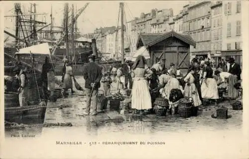 Ak Marseille Bouches du Rhône, Debarquement du Poisson