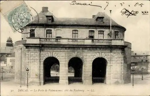 Ak Douai Nord, La Porte de Valenciennes, côté du Faubourg