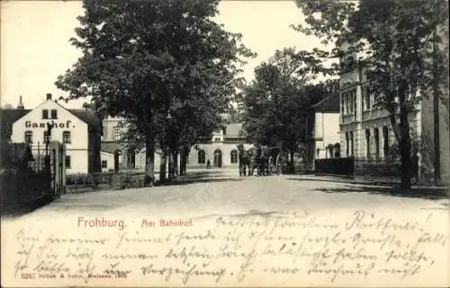 Ak Frohburg in Sachsen, am Bahnhof, Gasthof, Passanten