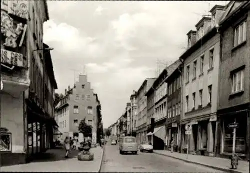 Ak Apolda Thüringen,  Bahnhofstraße, Auto, Passanten, Cafe