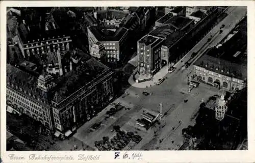 Ak Essen im Ruhrgebiet Nordrhein Westfalen, Fliegeraufnahme, Bahnhofsvorplatz