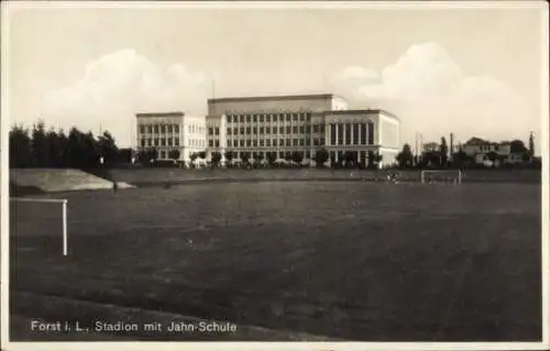 Ak Forst in der Lausitz, Stadion mit Jahn-Schule