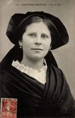 Ak Ile de Sein, Bretonische Kostüme, Frau in Nationaltracht