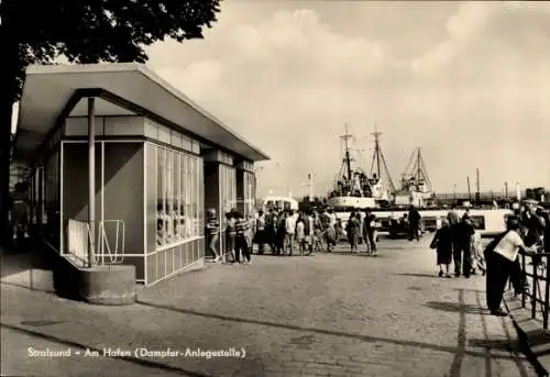 Ak Stralsund in Vorpommern, Hafen, Dampfer-Anlegestelle