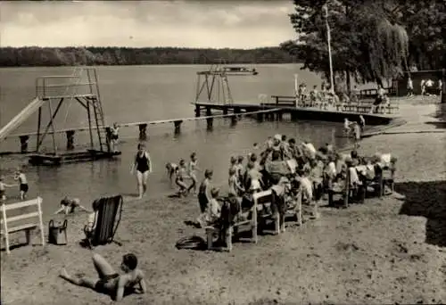 Ak Strausberg in der Mark, Straussee, Badeanstalt, Badegäste