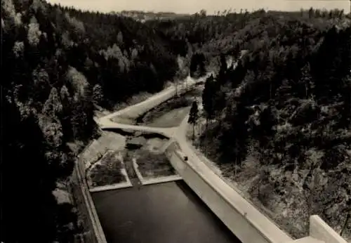 Ak Pöhl Vogtland, Talsperre, Blick von der Sperrmauer, Triebstal