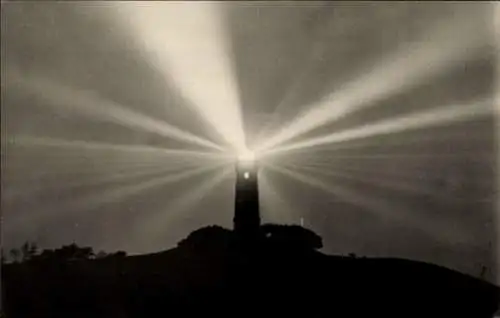 Ak Kloster Insel Hiddensee in der Ostsee, Leuchtturm bei Nacht