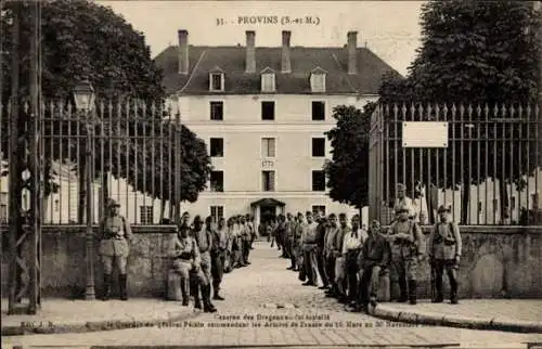 Ak Provins Seine et Marne, Kaserne, Gruppenfoto