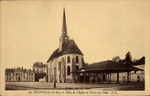 Ak Souppes sur Loing Seine et Marne, Place de l'Eglise, l'Ecole des Filles