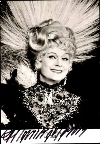 Ak Schauspielerin Marika Rökk, Portrait, Autogramm, Kopfschmuck, als Dolly