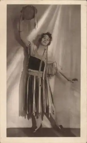 Foto Ak Tänzerin mit Tamburin, Porträt
