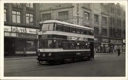 Foto Ak Leeds Yorkshire England, Corn Exchange, doppelstöckige Straßenbahn 255