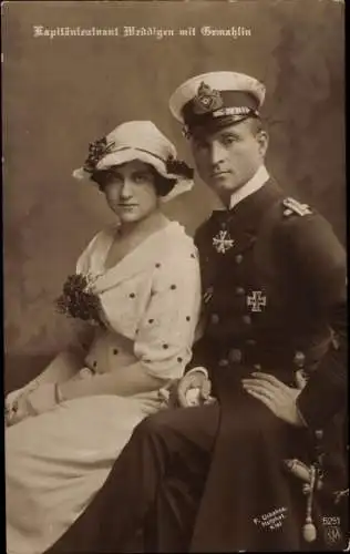 Ak Otto Weddigen, Marineoffizier, Kapitänleutnant, Portrait mit Gemahlin, SM U 9