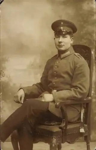 Foto Ak Deutscher Soldat in Uniform, Portrait