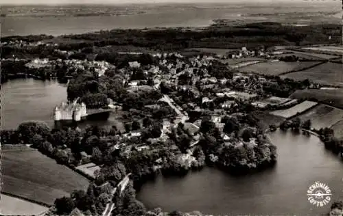 Ak Glücksburg an der Ostsee, Gesamtansicht, Luftbild, Schloss