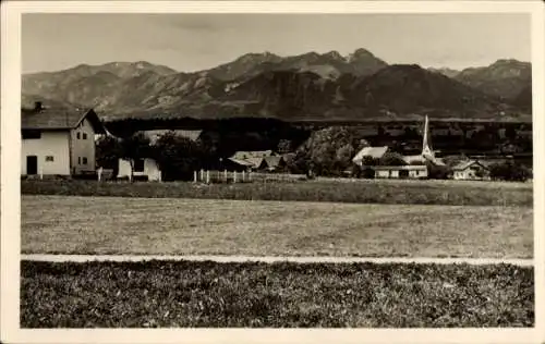 Foto Ak Großkarolinenfeld in Oberbayern, Teilansicht mit Gebirge