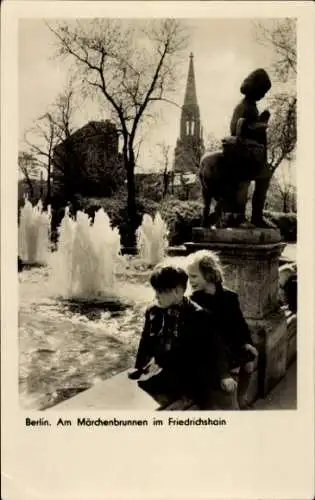 Ak Berlin Friedrichshain, Kinder am Märchenbrunnen