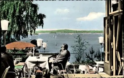 Ak Berlin Zehlendorf Wannsee, Wannsee Terrassen, Blick auf den See, Gäste, Segelboote