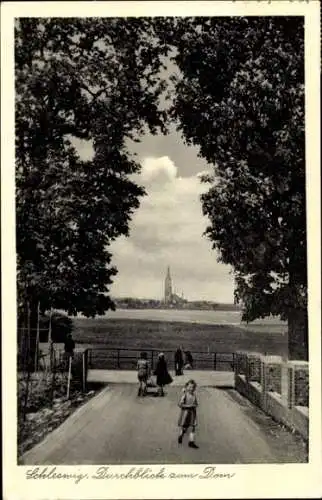 Ak Schleswig an der Schlei, Blick auf den Dom, Kinder