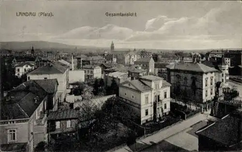 Ak Landau in der Pfalz, Stadtpanorama, Straßenpartie, Glockenturm