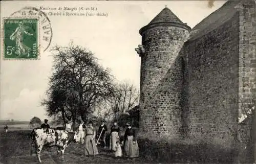 Ak Rampillon Seine et Marne, La Tour de la Charite, Gruppe mit Kuh