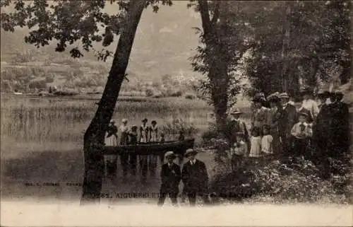 Ak Aiguebelette Savoie, Ufer, Gruppenfoto, Ruderboot