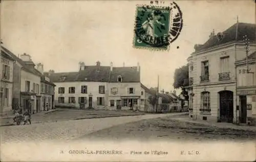 Ak Ozoir la Ferrière Seine et Marne, Place de l'Eglise