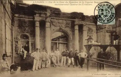 Ak Langres Haute Marne, Vue de la Cour du Gymnase de la Caserne Dommanstin anciennement Caserne