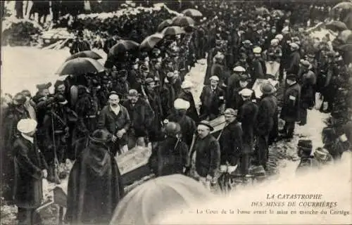 Ak Courrières Pas de Calais, Catastrophe des Mines, Bergbauunglück