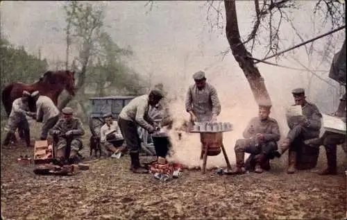 Ak Deutsche Soldaten im Feldlager, I. WK, Feldküche