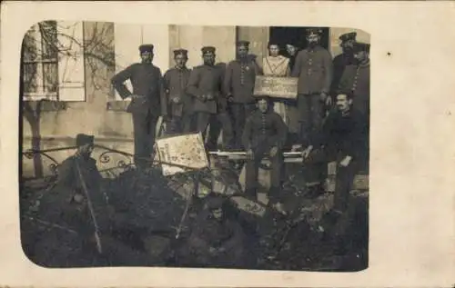 Foto Ak Deutsche Soldaten in Uniformen, Kaiserliches Zollamt, I WK