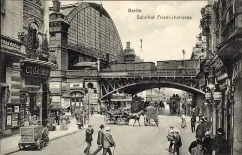 Ak Berlin Mitte, Bahnhof Friedrichstraße, Pferdekutsche, Passanten, Cigarren Landen