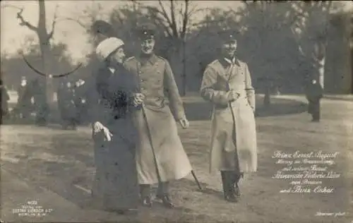 Ak Prinz Ernst August, Herzog zu Braunschweig, Victoria Luise von Preußen, Prinz Oskar