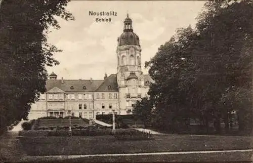 Ak Neustrelitz in Mecklenburg, Schloss