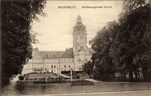 Ak Neustrelitz in Mecklenburg, Schloss