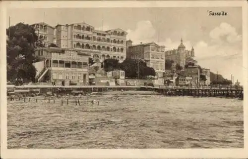 Ak Sassnitz auf Rügen, Teilansicht, Häuser am Ufer