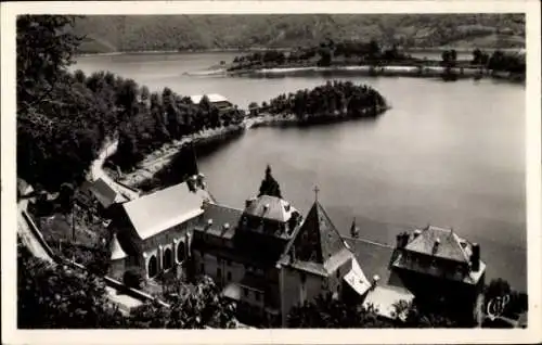 Ak Sarrans Aveyron, Lac, Vue d'ensemble sur la Presqu'ile de Laussac